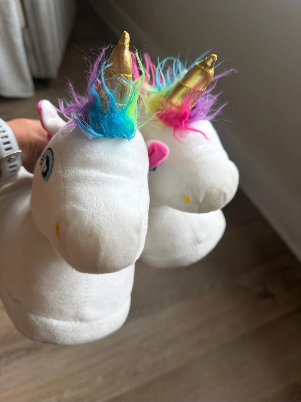 EUC Big Girls Kids MEDIUM Happy Feet Unicorn Slippers 4 5 6